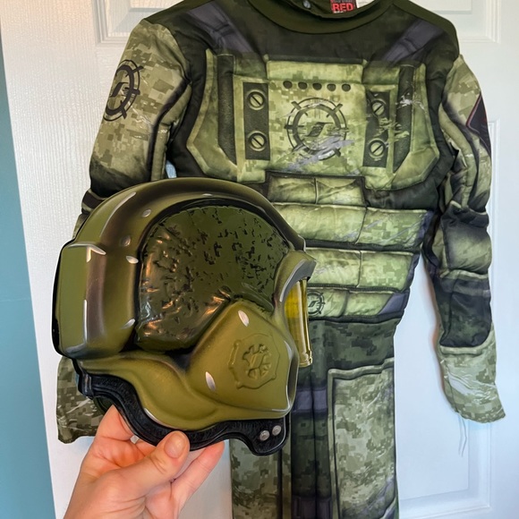 Halloween Costume - Picture 2 of 3